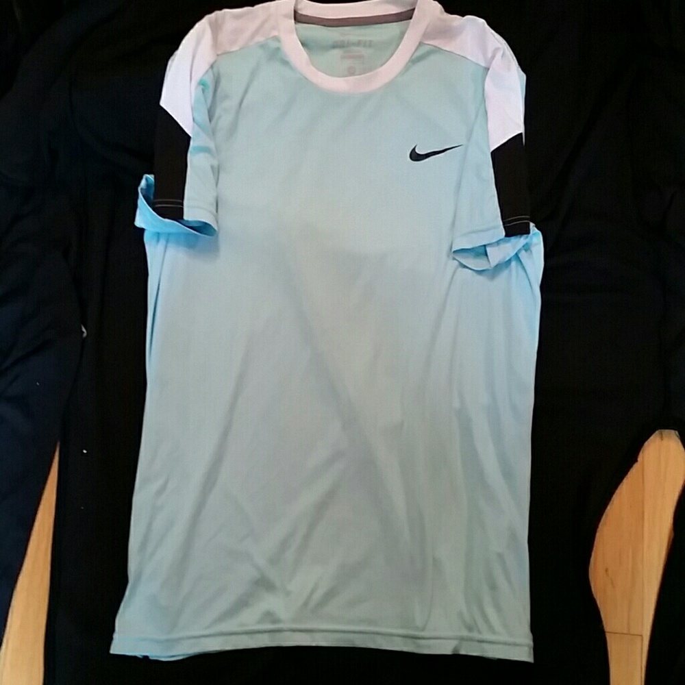 NIKE  T SHIRT